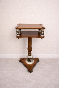 Dvoupatrový odkládací stolek