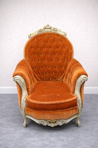 Luxusní oranžové křeslo s bílými detaily