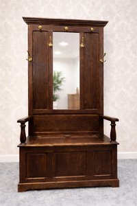 Vysoký předsíňový věšák s lavicí