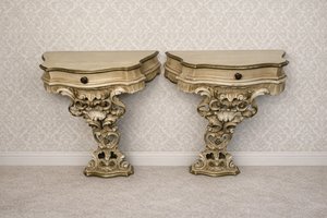 Řezbovaný konzolový stolek, cena za ks