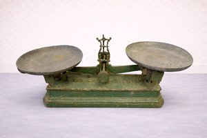 Starožitné dvoumiskové váhy bez závaží