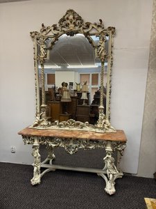 Benátské zrcadlo s konzolí a figurami putti