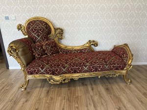 Chaise longue s ornamentálním čalouněním