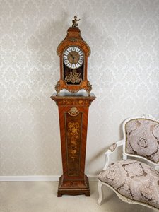 Italské stojací hodiny s bronzovými prvky