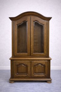 Masivní rustikální dřevěná vitrína