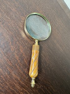 Lupa s rukojetí ve dřevěném vzhledu, cena za ks