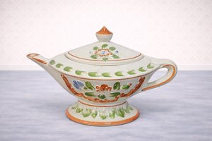 Porcelánová konvička s květinovým dekorem a ozdobným víčkem
