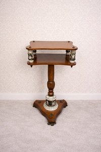 Dvoupatrový odkládací stolek