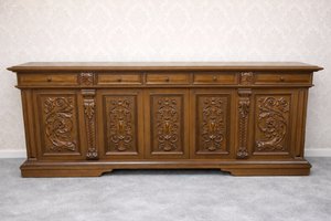 Reprezentativní komoda s řezbou