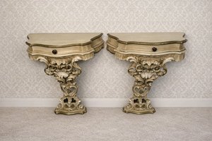 Řezbovaný konzolový stolek, cena za ks