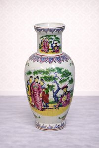 Porcelánová váza s orientálním motivem