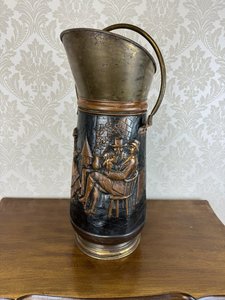 Mosazný uhlák s  venkovskou scénou