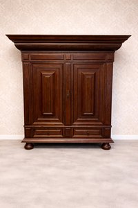 Starožitná masivní dubová skříň, období Renesance