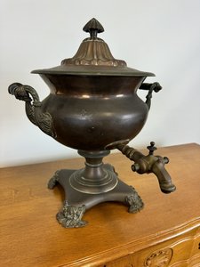 Historický samovar s mosaznou plaketou výrobce, Rakousko-Uhersko