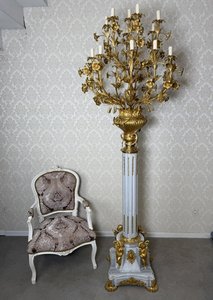 Monumentální podlahová lampa