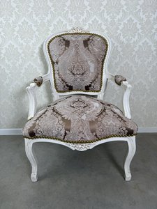 Elegantní křeslo ve francouzském stylu