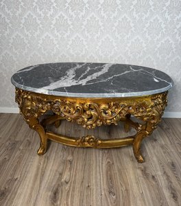 Oválný konferenční stolek