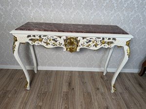 Konzolový stolek s mramorem