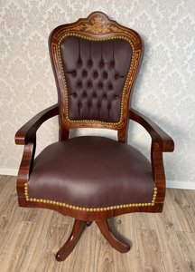Reprezentativní otočné křeslo s intarzií
