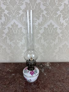 Porcelánová petrolejová lampa s květinovým dekorem, cena za ks 