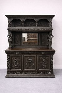 Ručně řezaný dvoudílný příborník s atlasovými postavami