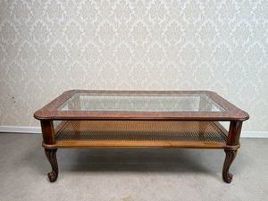 Konferenční stolek se skleněnou deskou