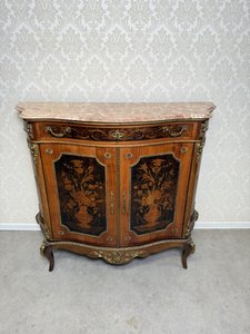 Intarzovaná komoda s mramorovou deskou