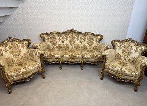 Sedací souprava s řezbovaným rámem