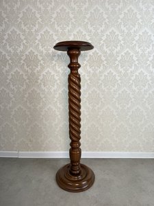 Dřevěný sloup s točeným sloupkem