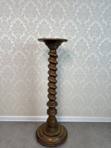 Točený dřevěný sloup