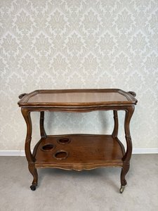 Servírovací stolek na kolečkách