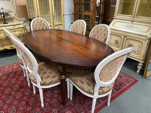 Rozkládací jídelní stůl se 6 židlemi