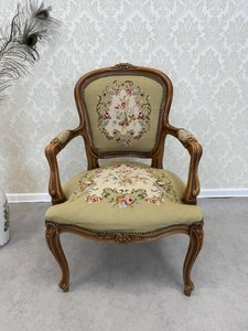 Elegantní gobelínové křeslo