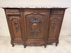 Elegantní komoda s mramorem