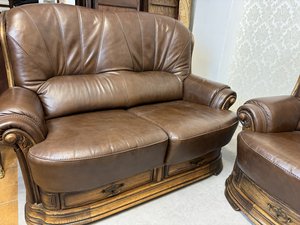 Kožená pohovka s úložným prostorem