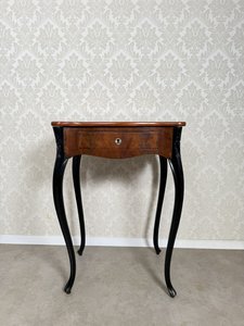 Malý toaletní stolek Malý toaletní stolek