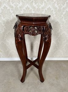 Květinový stolek s mramorovou deskou Květinový stolek s mramorovou deskou