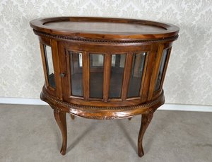 Prosklená vitrínka s odnímatelnou deskou Prosklená vitrínka s odnímatelnou deskou