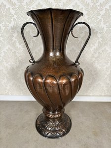 Kovaný měděný džbán Kovaný měděný džbán