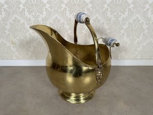 Mosazný květináč s keramickými madly Mosazný květináč s keramickými madly