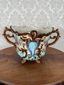 Keramický květináč s plastickým dekorem Keramický květináč s plastickým dekorem