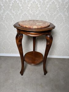 Staarožitný elegantní stolek s mramorovou deskou Staarožitný elegantní stolek s mramorovou deskou