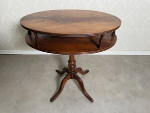 Dvouetážový stolek Dvouetážový stolek