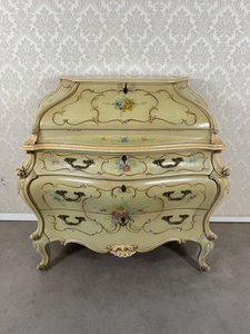 Elegantní psací sekretář Elegantní psací sekretář