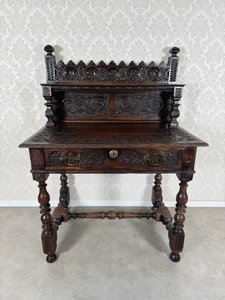 Vyřezávaný psací stolek Vyřezávaný psací stolek