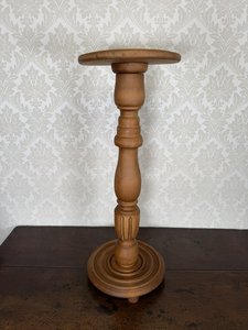 Dřevěný podstavec na květiny