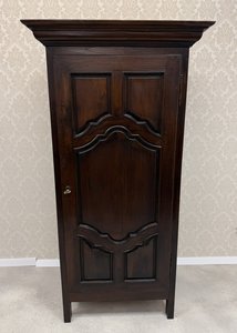 Jednodveřová skříň