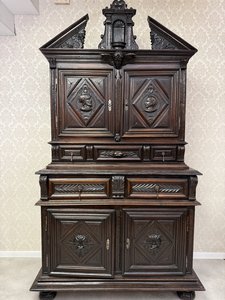 Reprezentativní dvoudílný kabinet