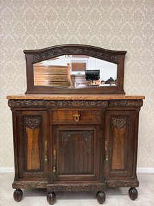 Komoda s mramorovou deskou a zrcadlem