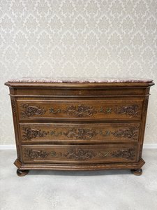 Komoda s mramorovou deskou